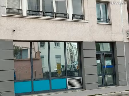 salle 50m2 bail precaire