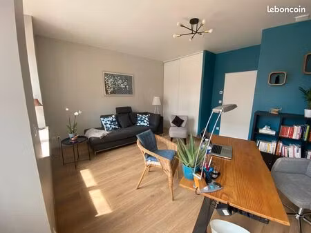 cabinet/bureau à louer savigny