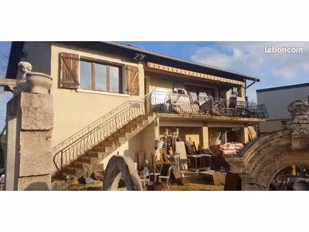 a louer local commercial  expo intérieure et extérieure  bail à céder. va jusqu'en 2033. p