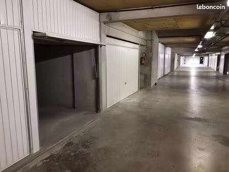 part. loue box fermé 13002