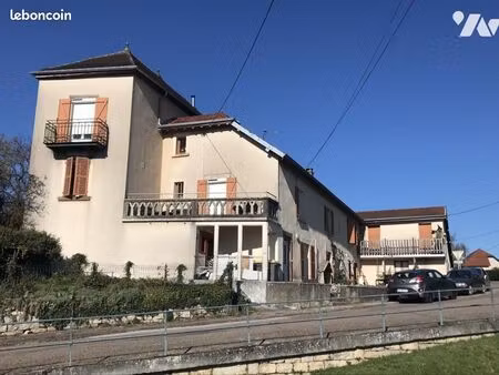 immeuble 220 m² montbozon