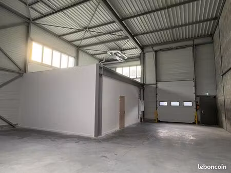 local bureaux 676 m²