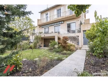 maison 6 pièces 220 m²