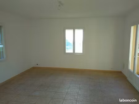 appartement t4 rénové - vernègues