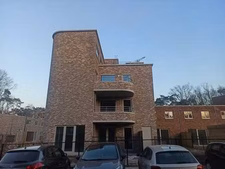 nieuw kantoor of praktijkruimte met parkings