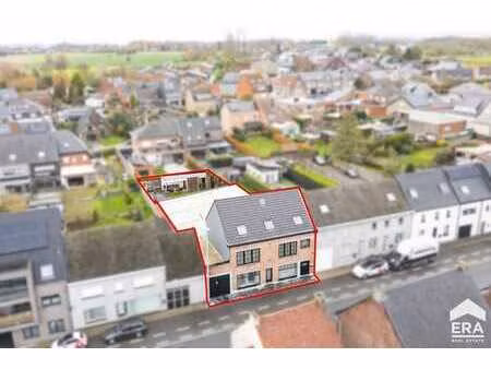 maison rénovée (304 m²) avec atelier polyvalent (280 m²)