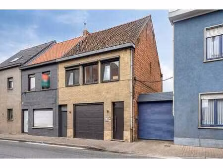 maison entièrement rénovée à vendre dans le centre d'olsene