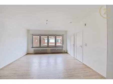 sympathique appartement 1 chambre + bureau rénové