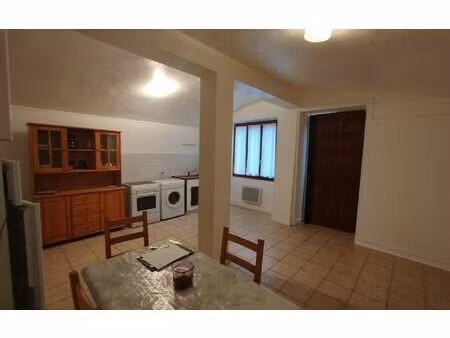 location appartement  m² t-2 à banne  540 €