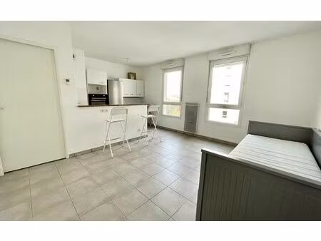 location appartement  m² t-1 à décines-charpieu  679 €
