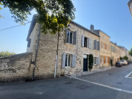 maison en pierre de village d'env 300 m2 à rénover avec son