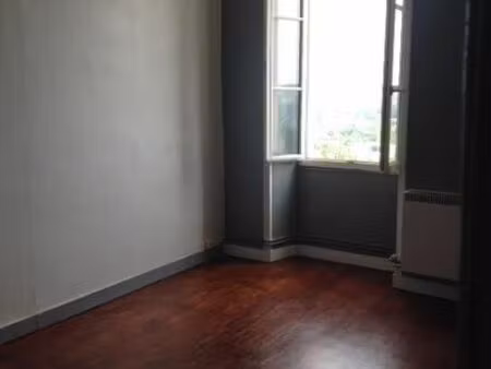 t2 de 60 m2 centre ville sur le plateau