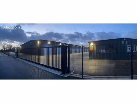 box de 23m² a louer