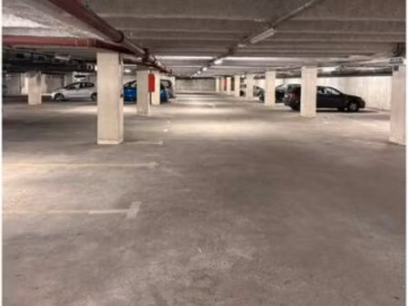 place de parking sous-terrain centre deux