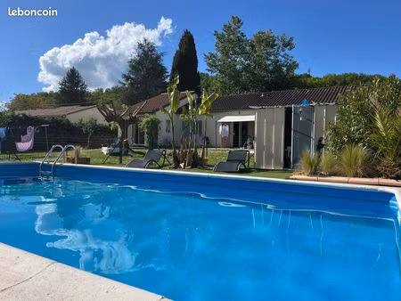 location t4 avec piscine à l’année