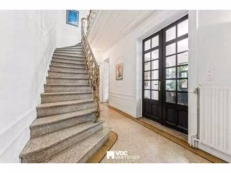 statig herenhuis met grandeur en luxueuze afwerking in he...