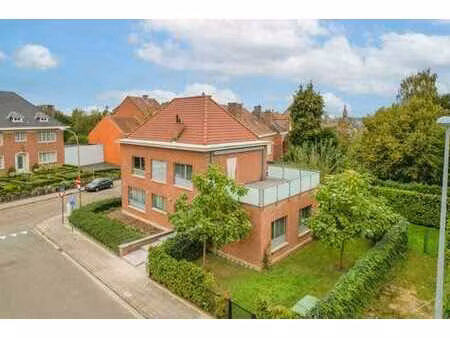 appartement luxueux avec terrasse ensoleillée