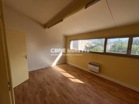 location local professionnel 88m²