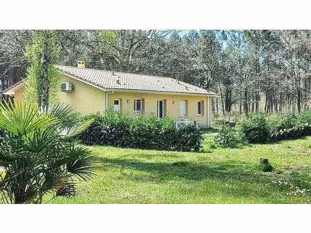 maison de plain-pied  séjour  3 chambres  salle de bain  garage  terrain clos 1000 m²...