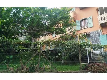 location appartement  86 m² t-3 à saint-denis  1 303 €