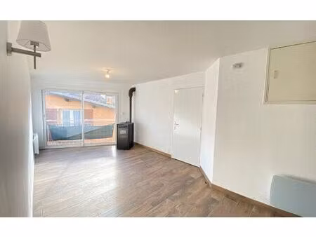 location maison  m² t-5 à piégut  660 €