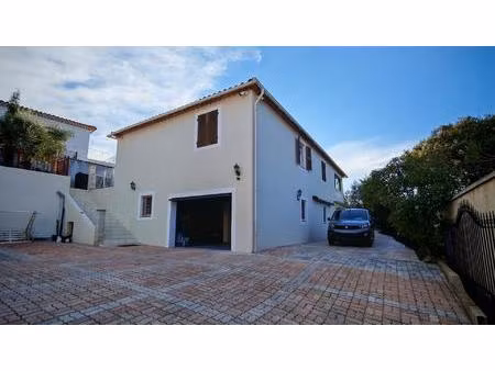 belle maison de 135m² avec t2 indépendant et spacieux garage de 59m²