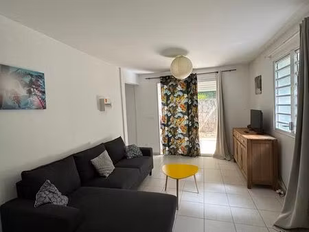 t2 meublé – bas de villa – anse à l’âne – 900 cc