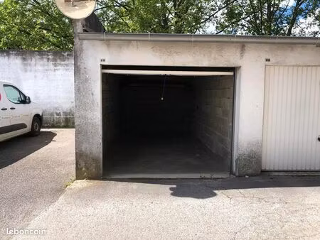 garage fermé à vendre - besançon  rue du muguet