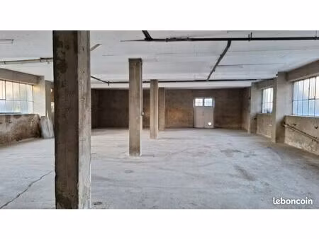 local 300 m2 à louer