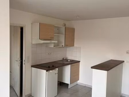 t2 avec balcon dans résidence sécurisée avec gardien et parking