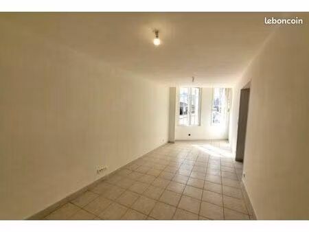 appartement t3 avec cour privée – 2 chambres – calme et lumineux