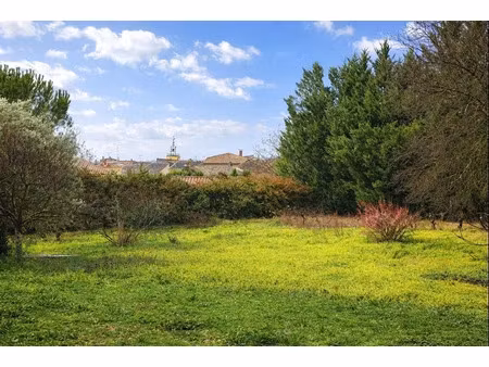 vente terrain 1400 m² à tavernes (83670)  130 000 €