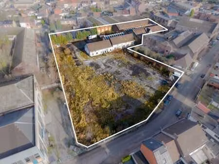 vaste entrepôt sur un terrain de 7.937m² - zone industrielle