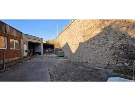 entrepôt de +/- 280m² + garage 60m²