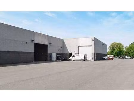 entrepôt à louer dans le centre d'entreprise grupo à lokere