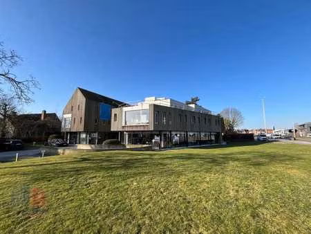 espaces de bureaux modernes avec terrasse et emplacement ...