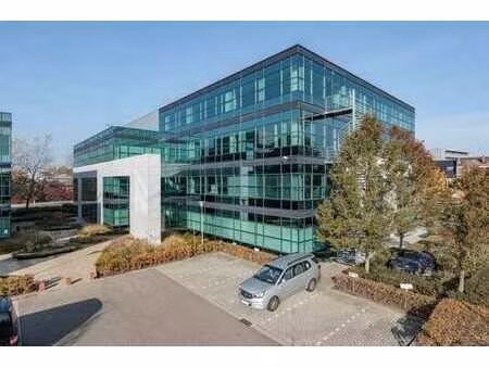 bureau de 576 m² à louer  situé à proximité de la woluwel...