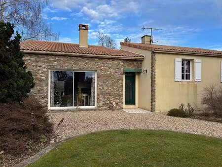 vente maison à boismé (79300) : à vendre / 144m² boismé