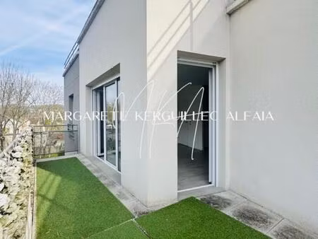 bel appartement de 63m²  deux chambres  balcon et parking proche gare.