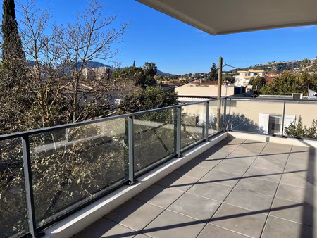 appartelent t3 avec terrasse dans residence recente