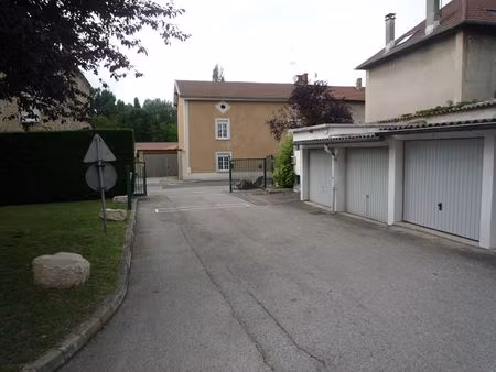 parking / box 1 pièces 15 m² à louer pont-de-chéruy 38230 ? | era immobilier