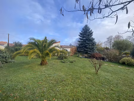 maison de plain-pied  3 chambres et un bureau  garage