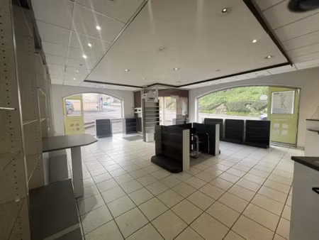 local commercial 101 m2