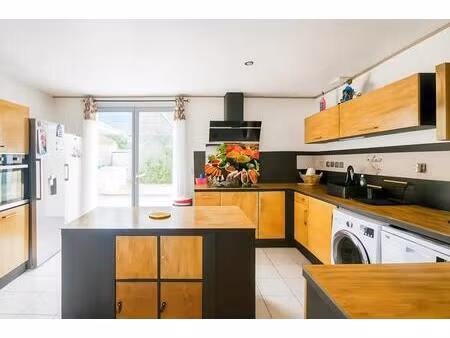 maison de 4 pièces de 94 m² située à la bastide-des-jourdans