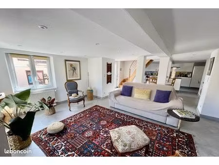 maison alsacienne rénovée avec terrasse et dépendance – niederhausbergen