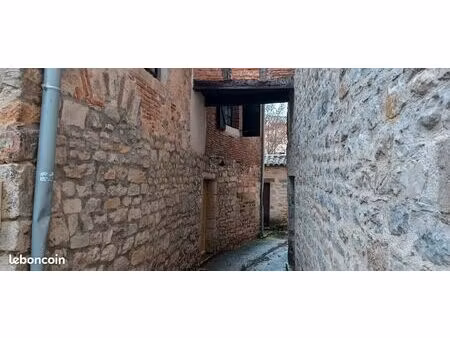 maison de village en pierre de caractère