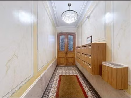 rue de rennes 75006 paris - studio vendu loué - bon état général