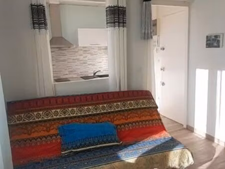 location studio meublé