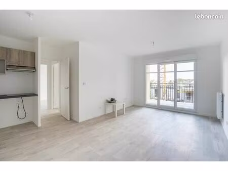 appartement 3 pièces avec balcon et parkings – le blanc-mesnil