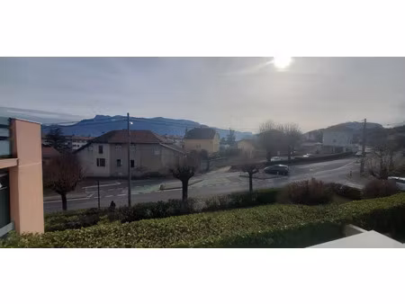 location appartement 4 pièces 82 m² à tullins (38210)  840 €